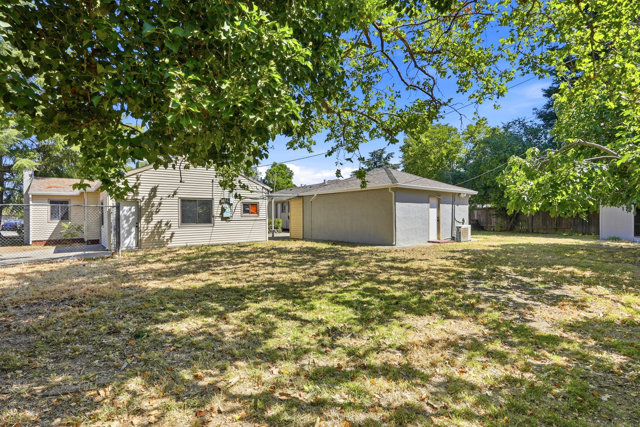 061_F8_1002 Lochbrae Rd