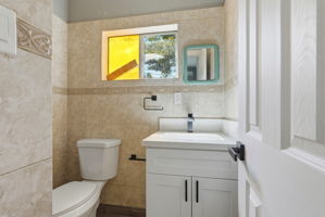 047_F8_1002 Lochbrae Rd