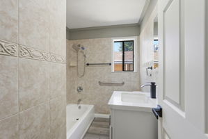 048_F8_1002 Lochbrae Rd