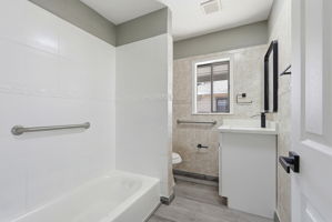 049_F8_1002 Lochbrae Rd