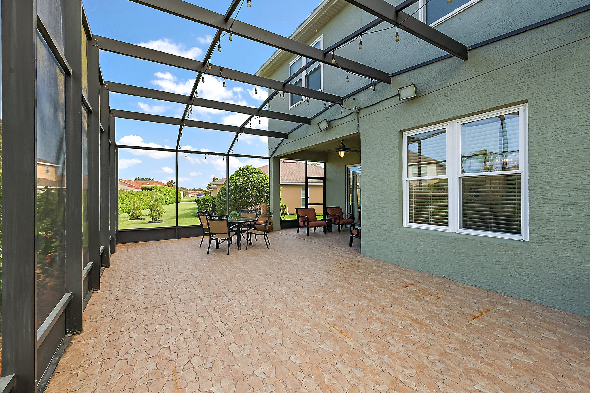 Expansive Birdcage!