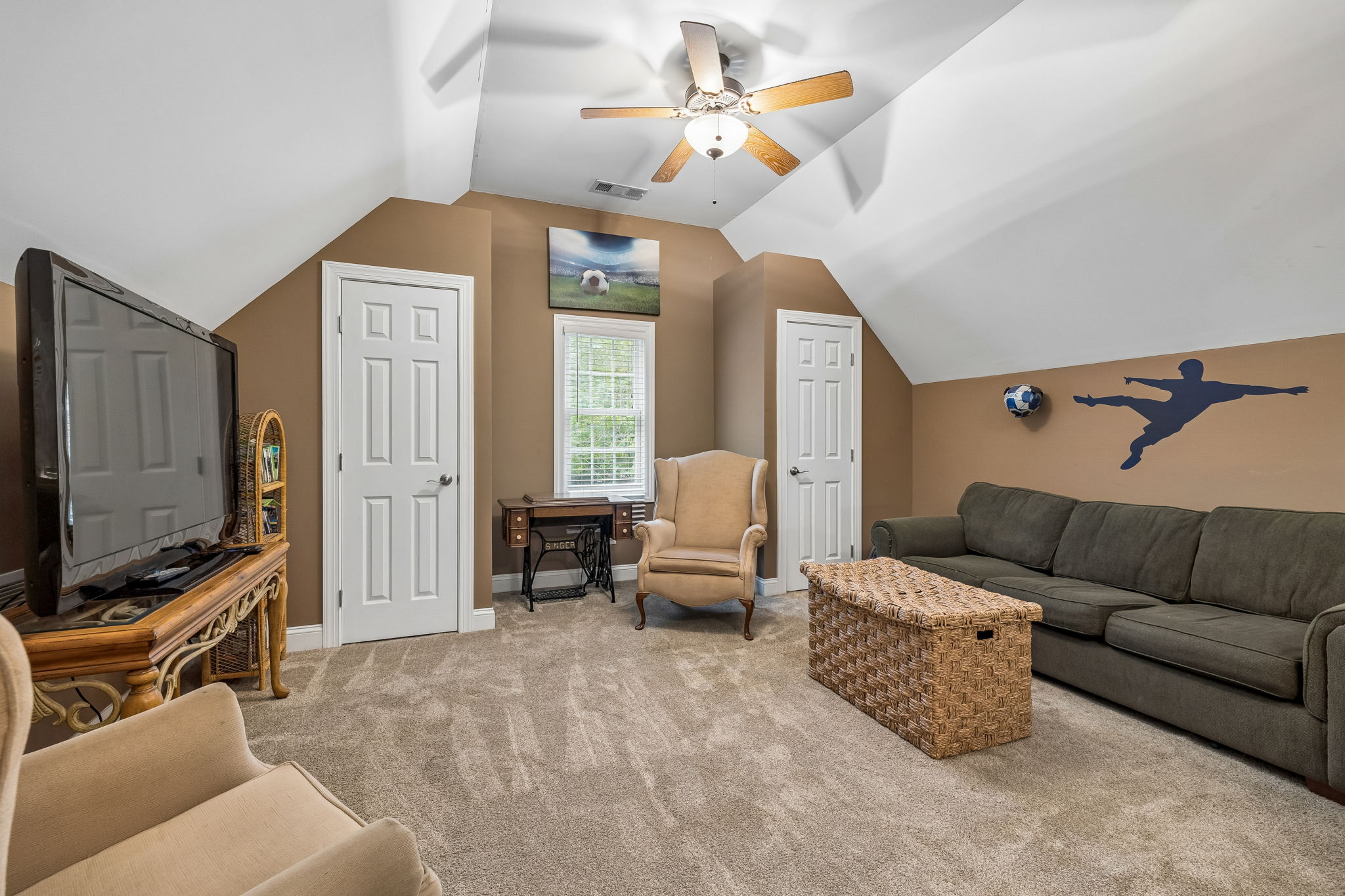 Photo 37