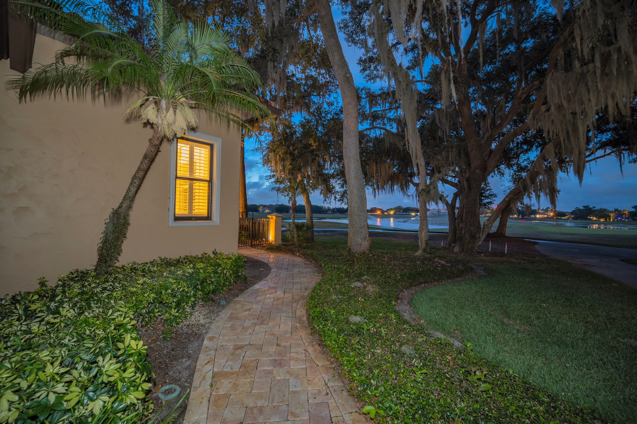 Rear Walkway20
