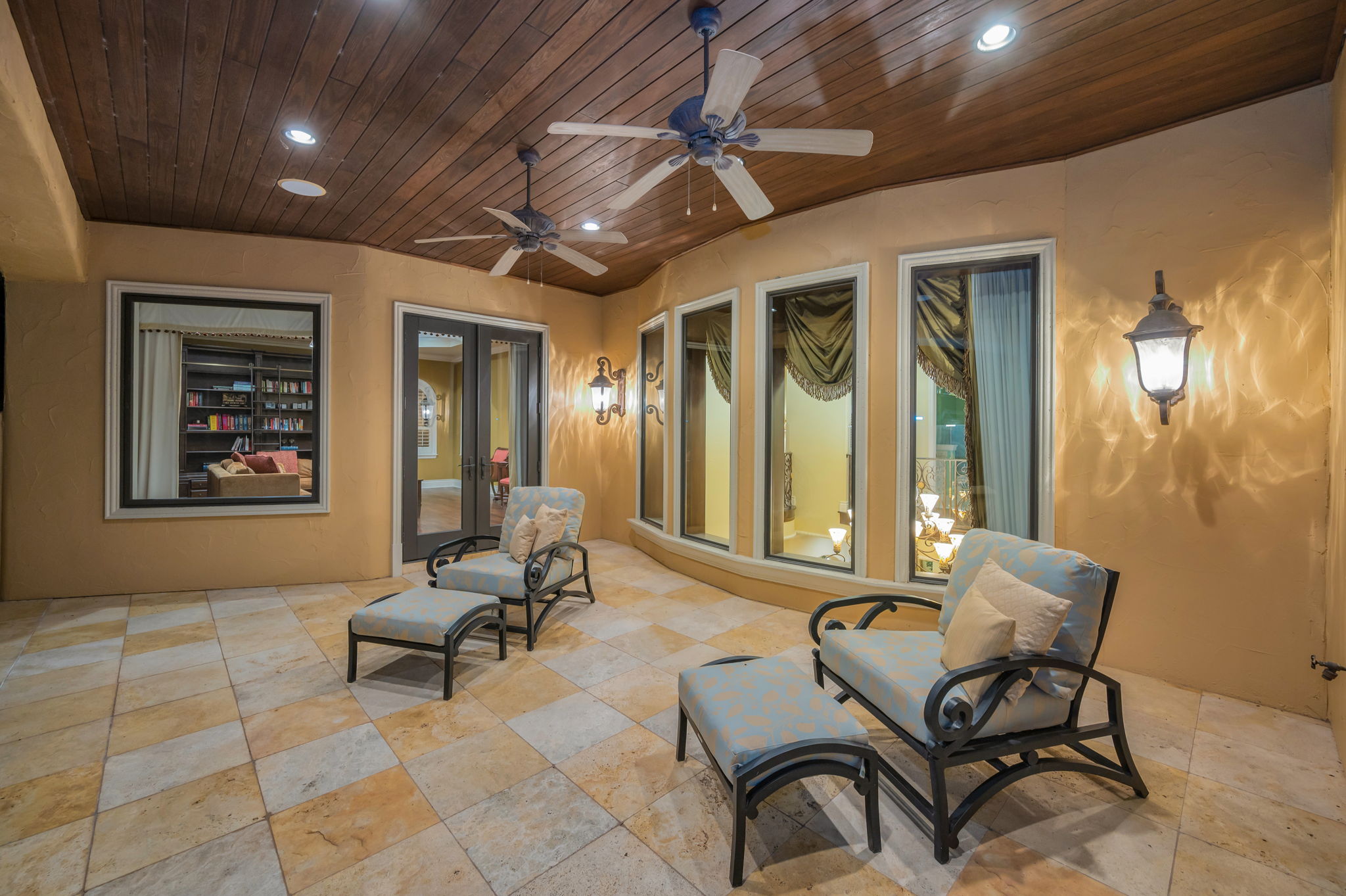 Upper Level Balcony20
