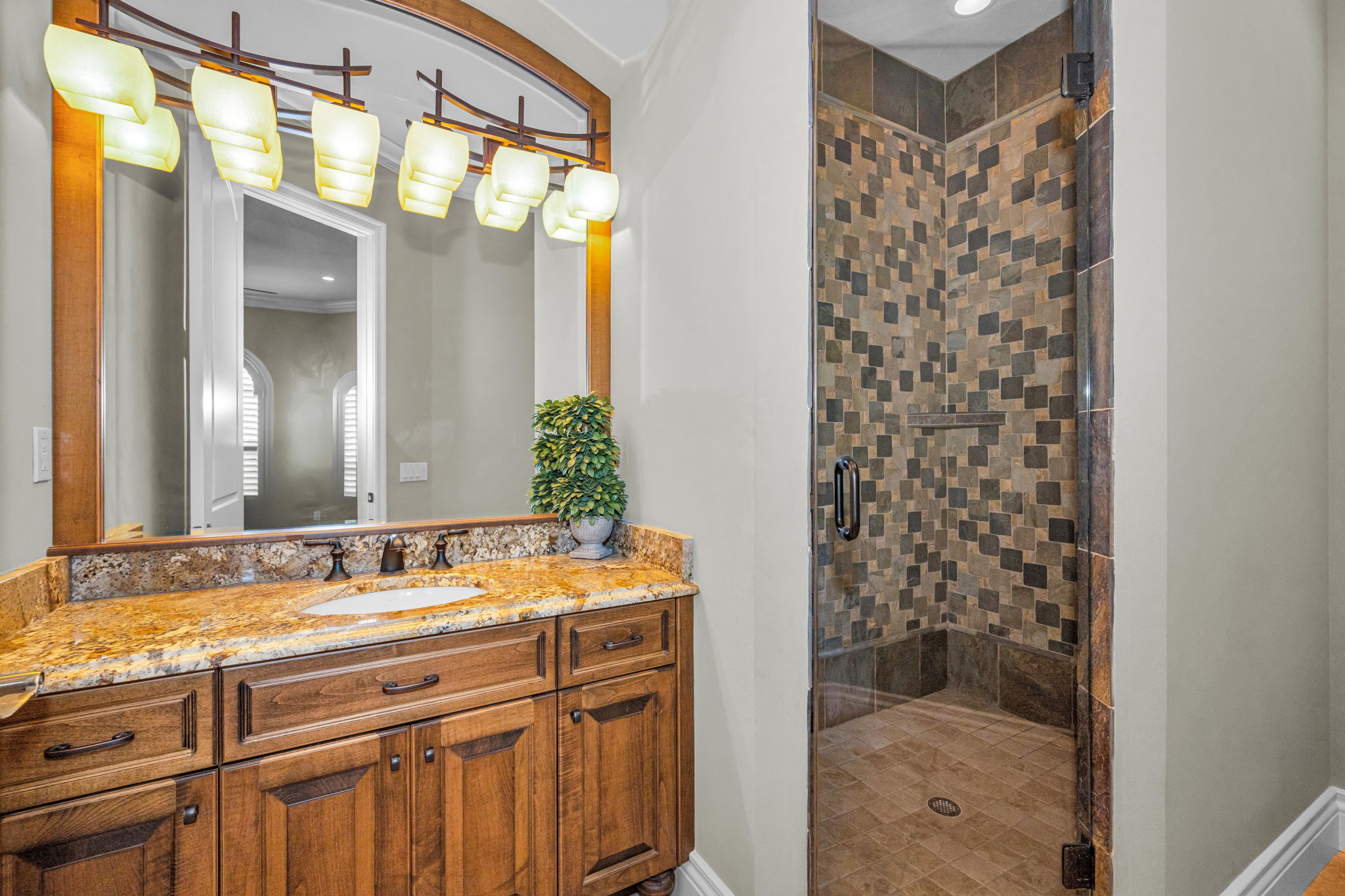 Upper Level Bathroom 4a