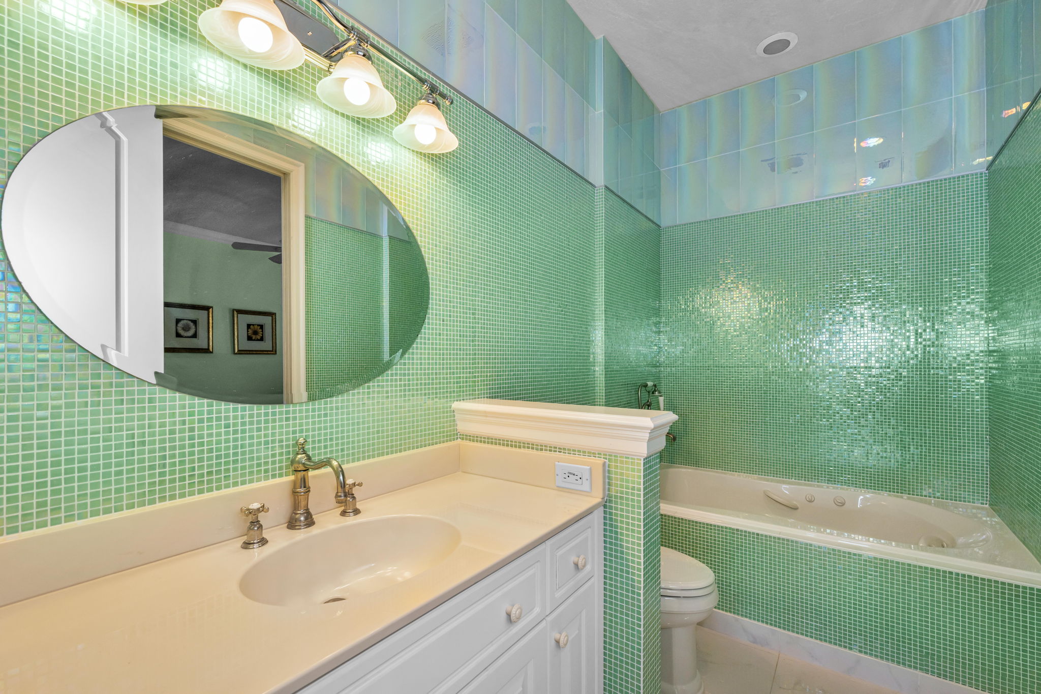 Upper Level Bathroom 5a