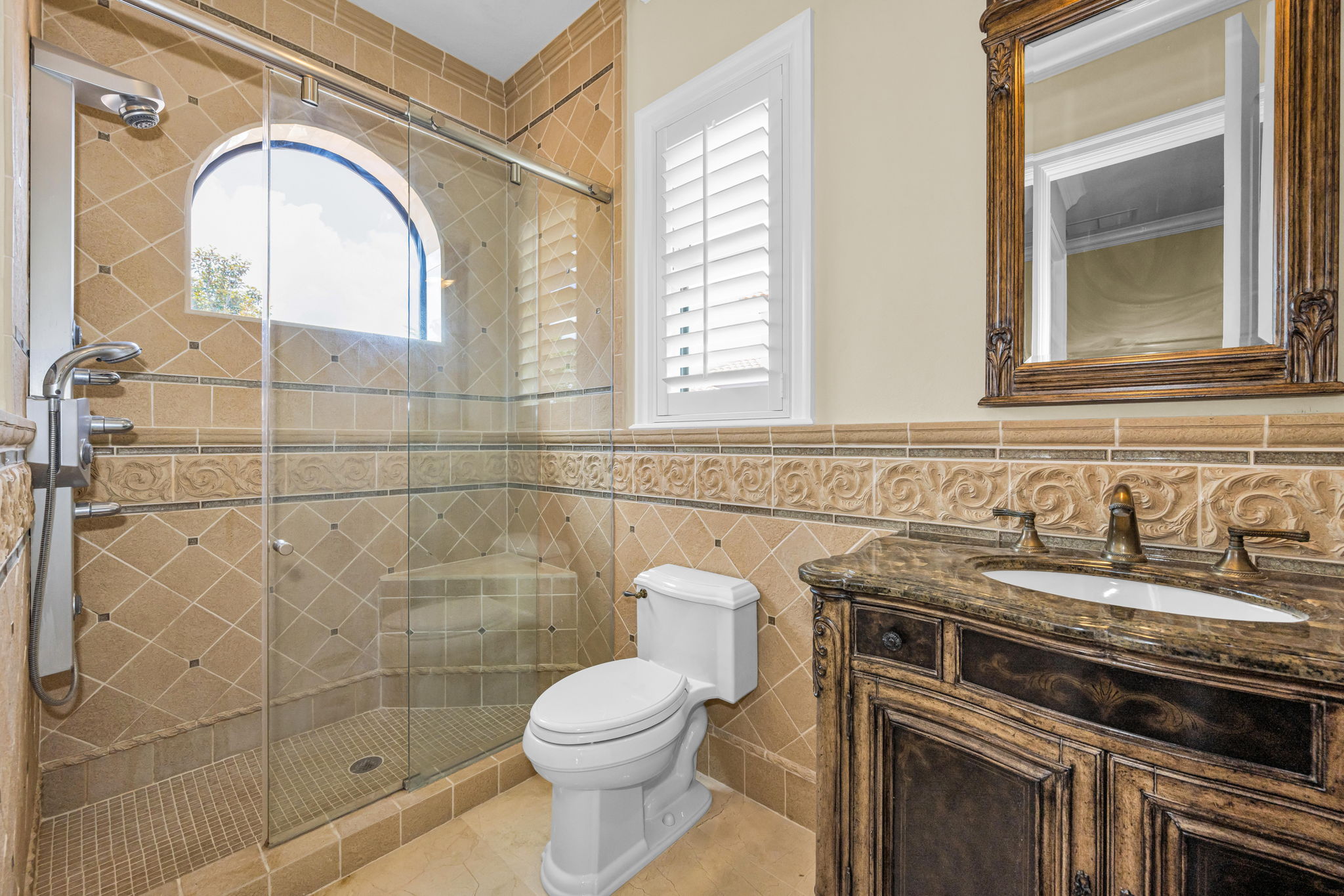 Upper Level Bathroom 6a