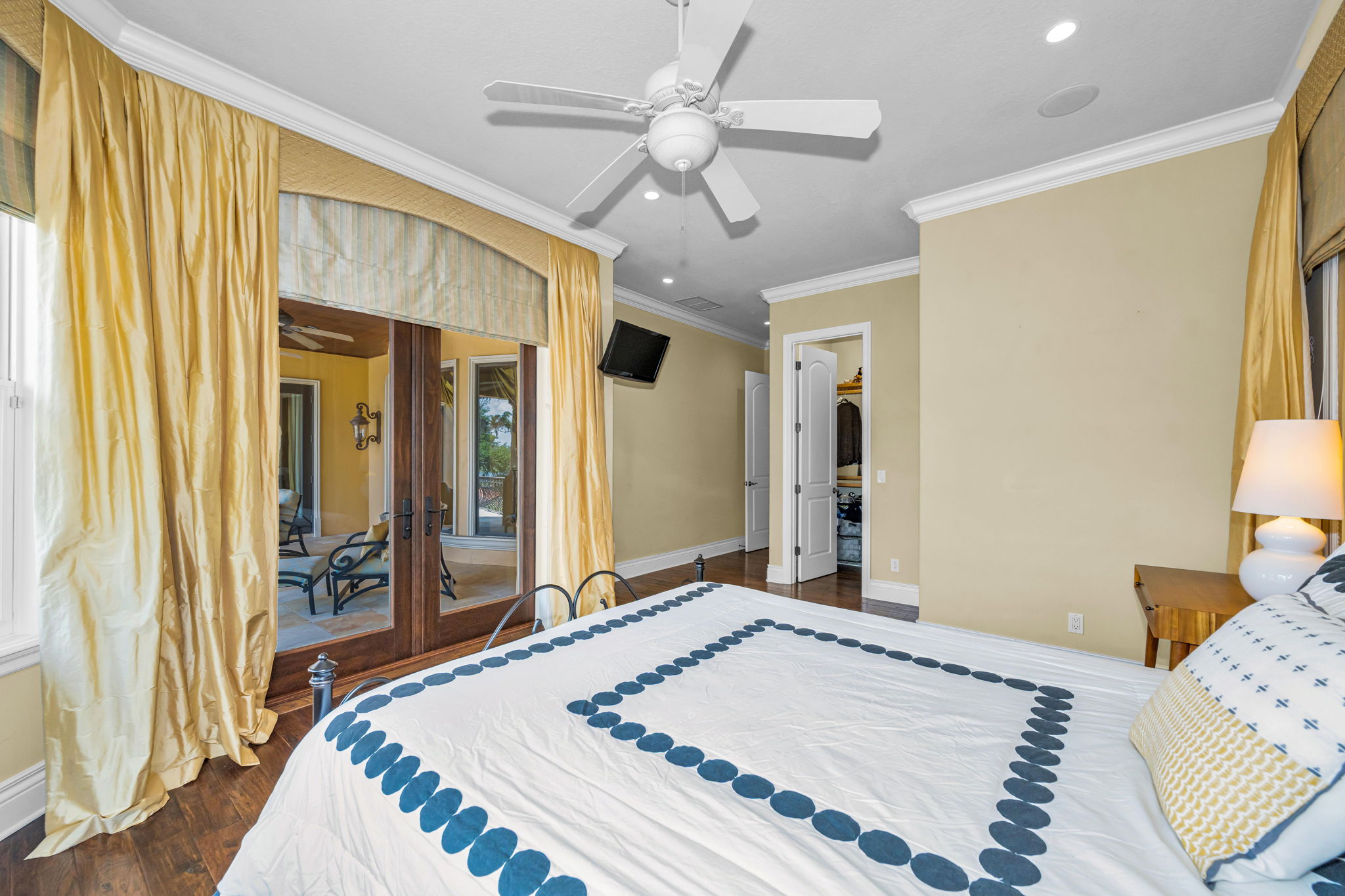 Upper Level Bedroom 5b