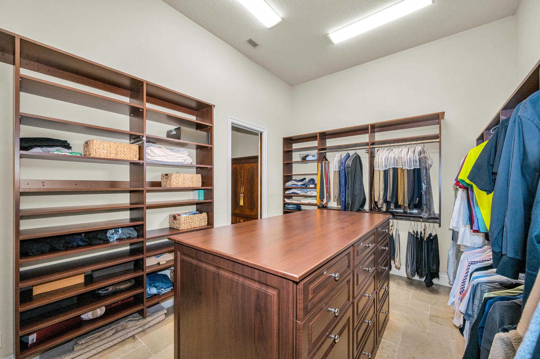 Primary Closet 1b