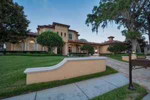 Front Exterior24