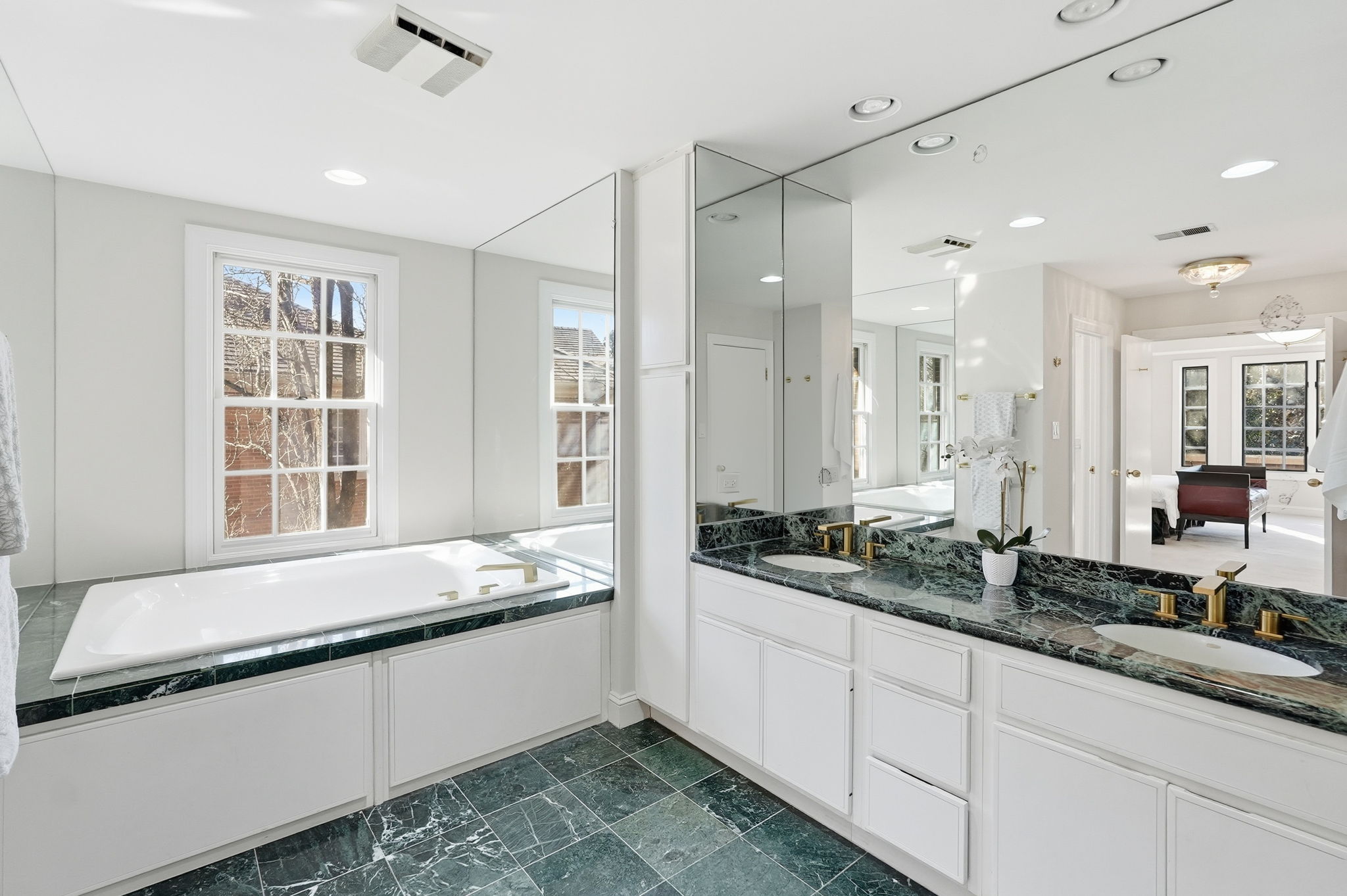 Upper Level Primary Bath