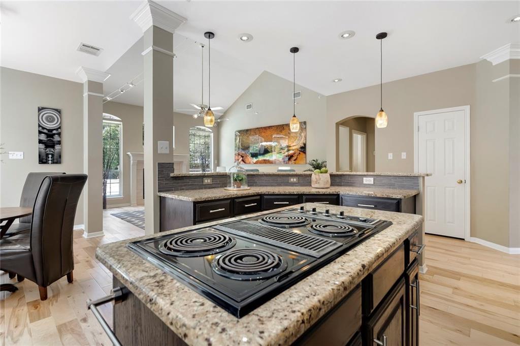 Open bright and light floorplan