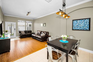 Kitchen Eat-in Area1