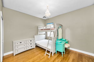 Upper Level Bedroom4a