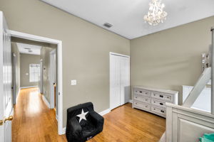 Upper Level Bedroom4b