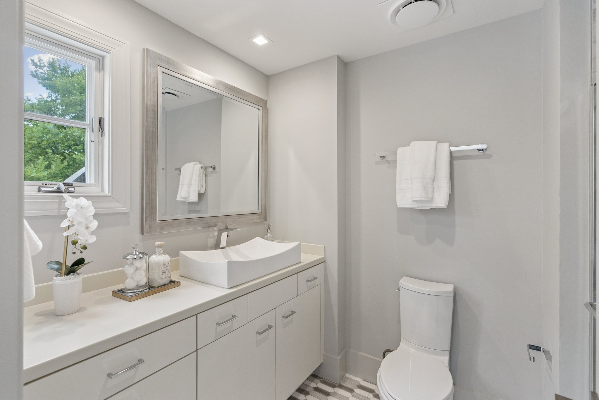 Ensuite Bathroom 2
