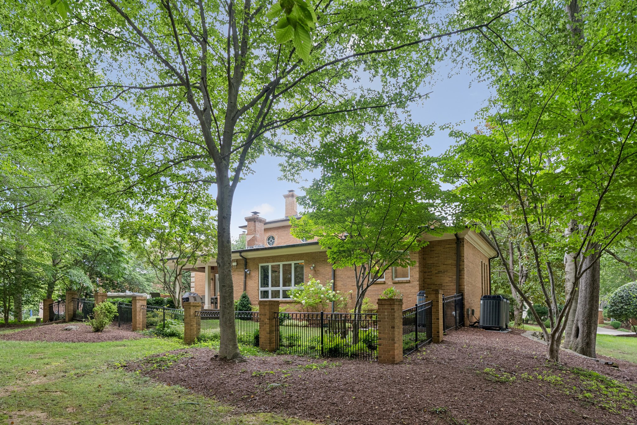 Professionally Maintained Setting