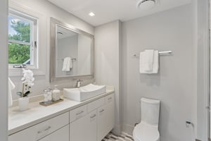 Ensuite Bathroom 2
