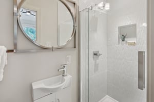 Ensuite Bathroom 4