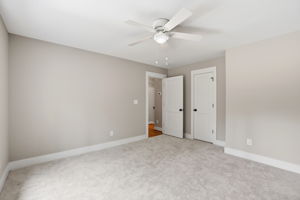  Photo 32