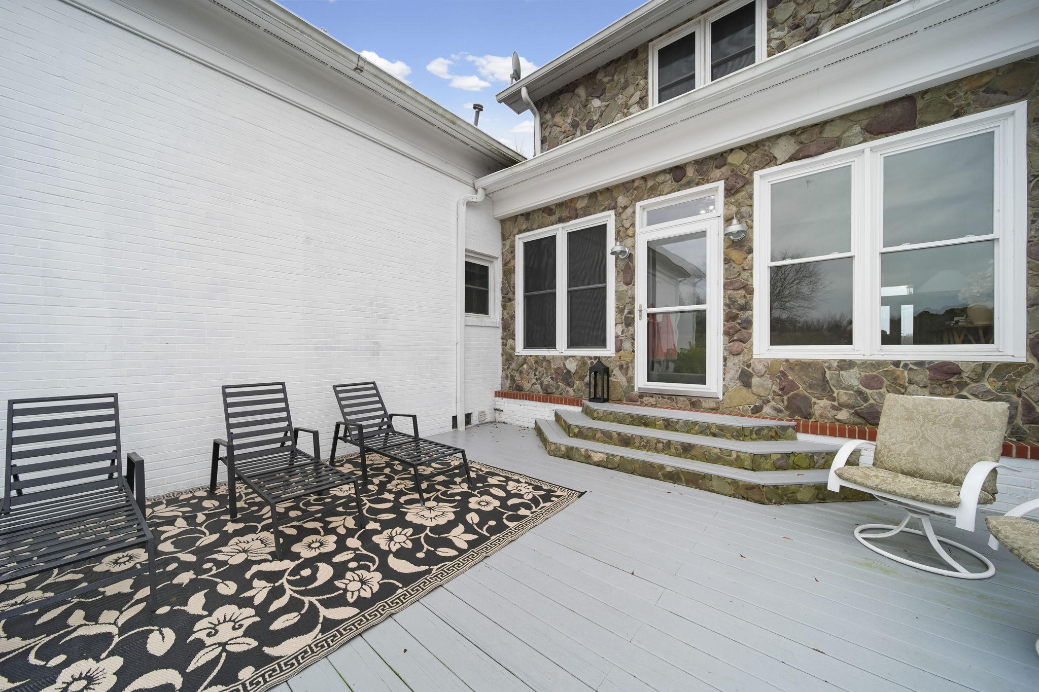 Nice Spot to Enjoy the Pool