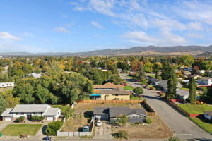 Photo 0