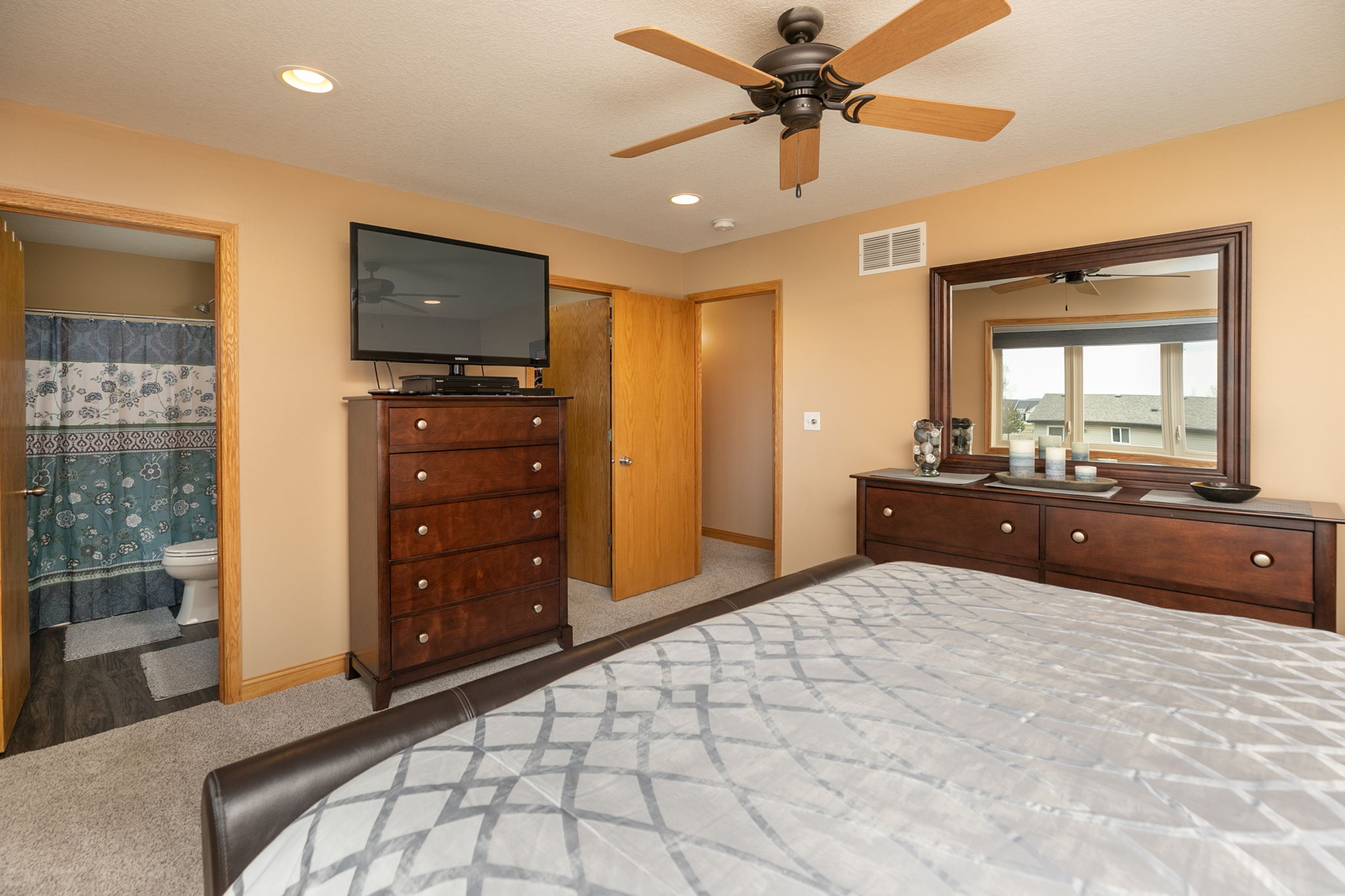 18-Master Bedroom