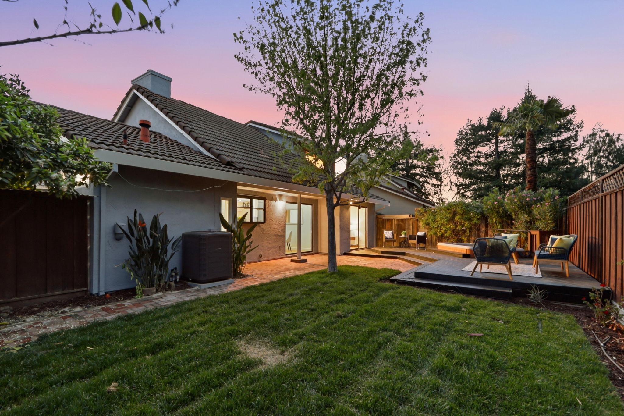  Photo 104