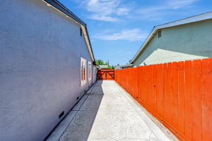 054_1005 Doncaster Dr  