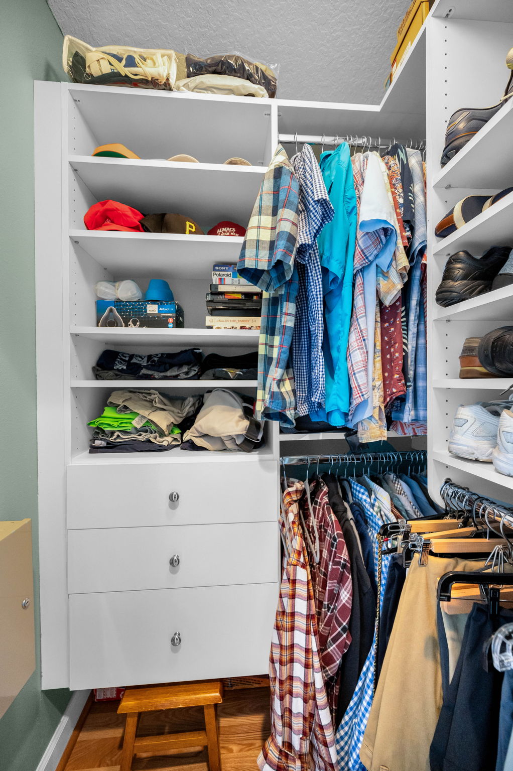 Master Bedroom Walk-in Closet2