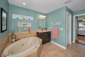 Master Bathroom1d