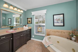 Master Bathroom1e