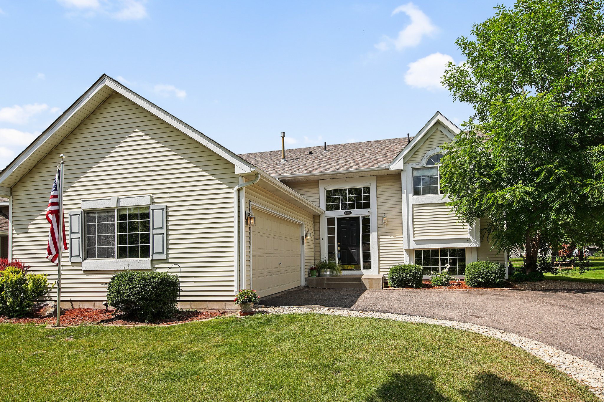 1005 Spruce St, Farmington, MN 55024 Mint Real Estate Photography