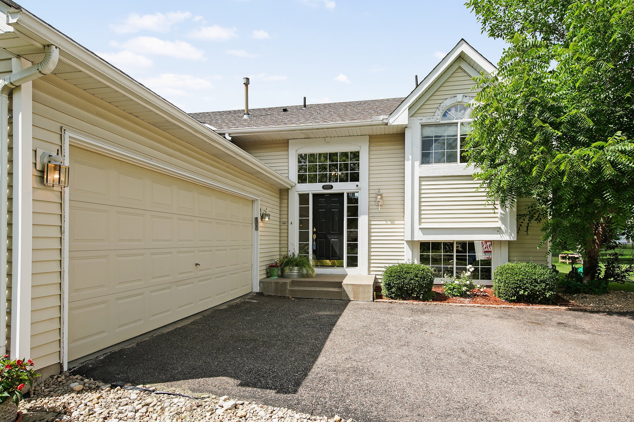 1005 Spruce St, Farmington, MN 55024 Mint Real Estate Photography