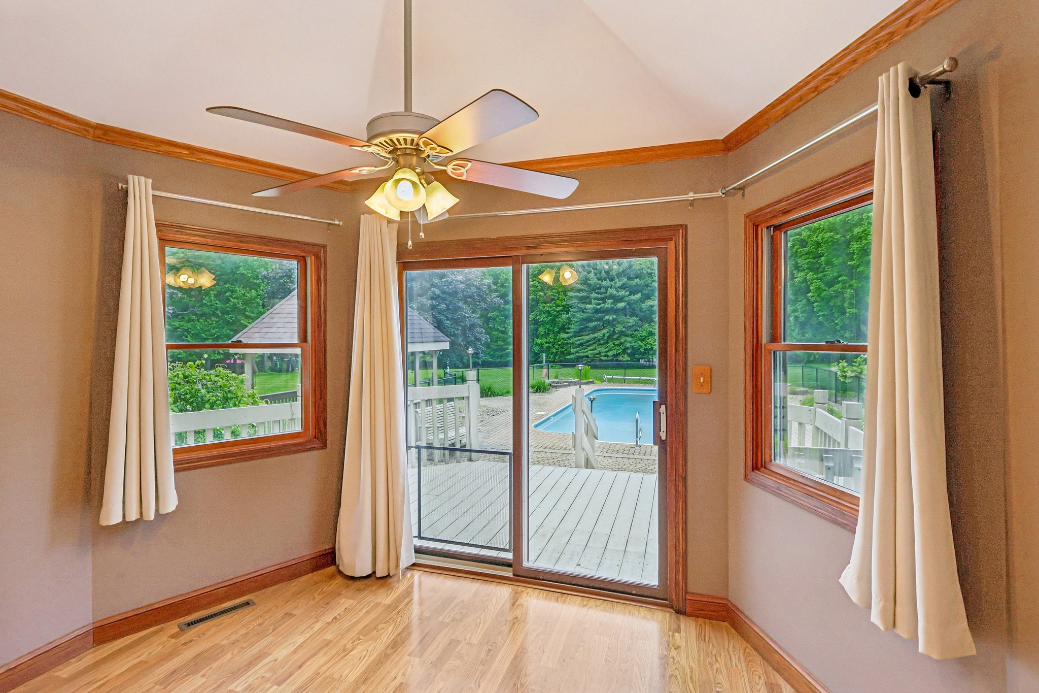 Traci Ln-S2805-024.jpg