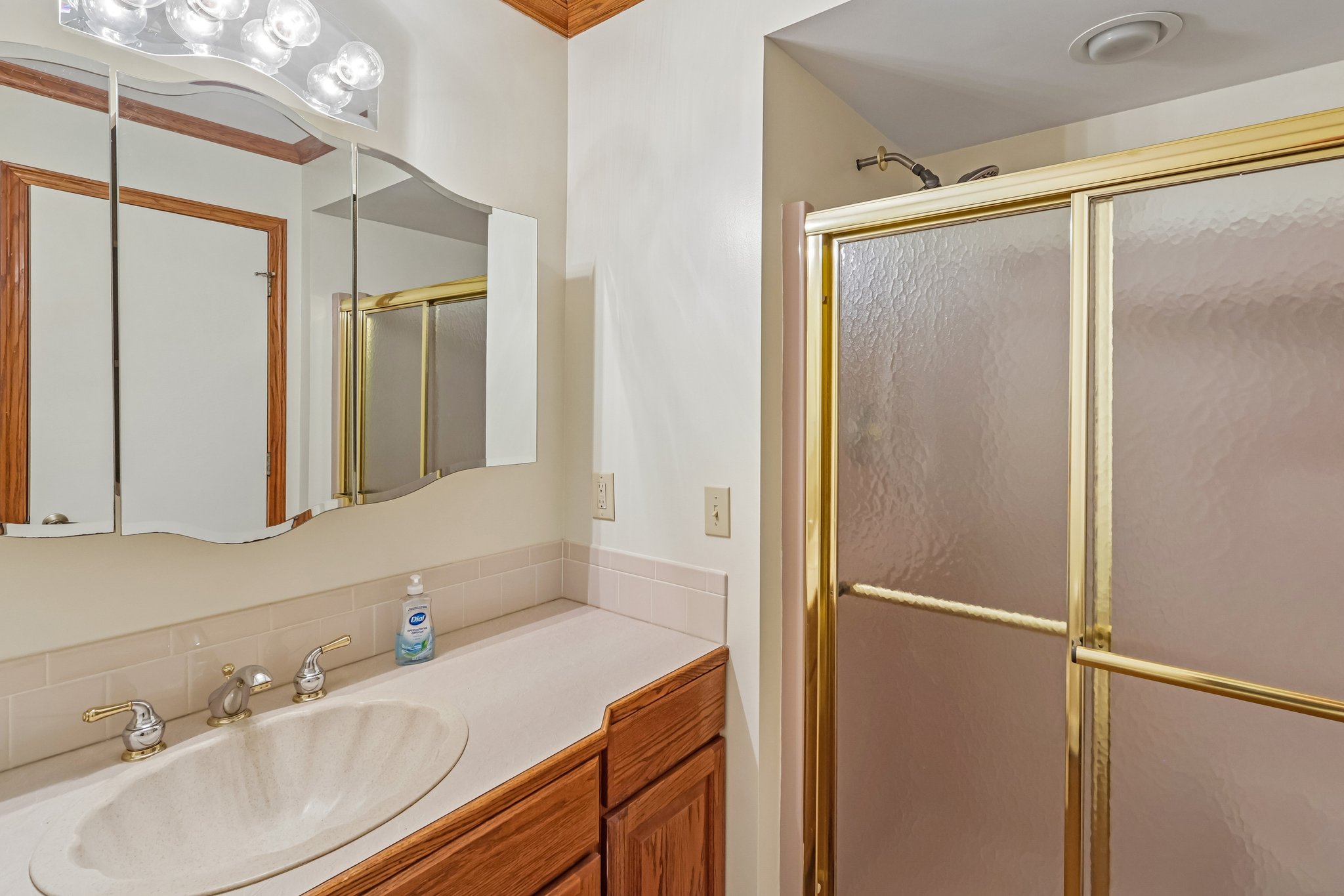 Traci Ln-S2805-044.jpg