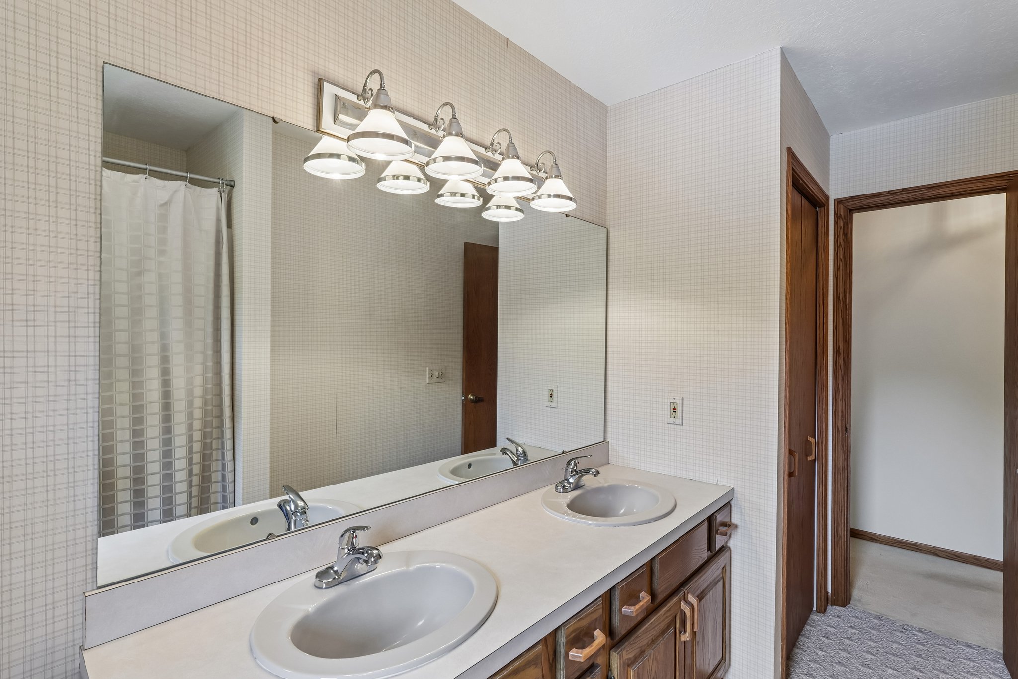 Traci Ln-S2805-052.jpg