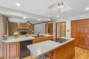 Traci Ln-S2805-015.jpg