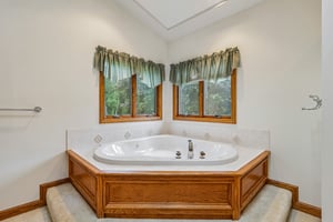 Traci Ln-S2805-036.jpg