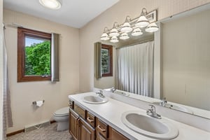 Traci Ln-S2805-051.jpg
