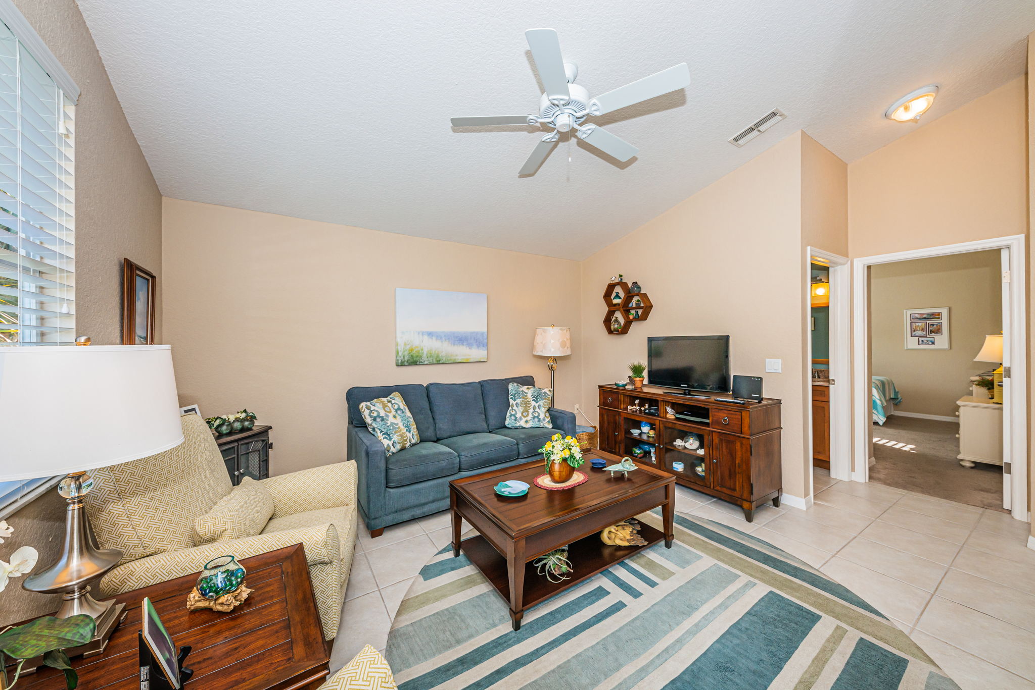 Family Room2-2