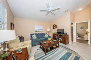 Family Room2-2