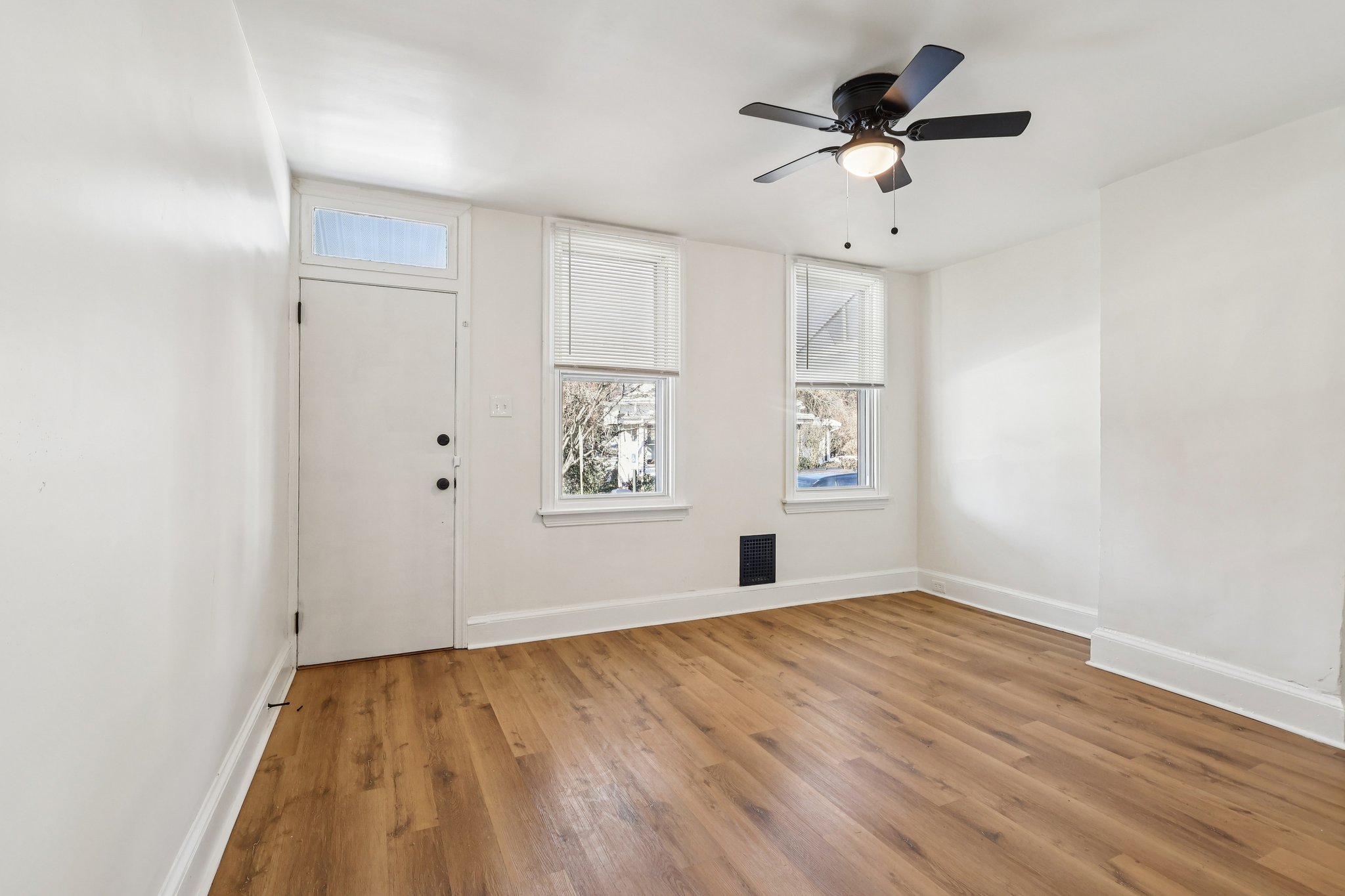 Woodside Ave-S2101-006.jpg