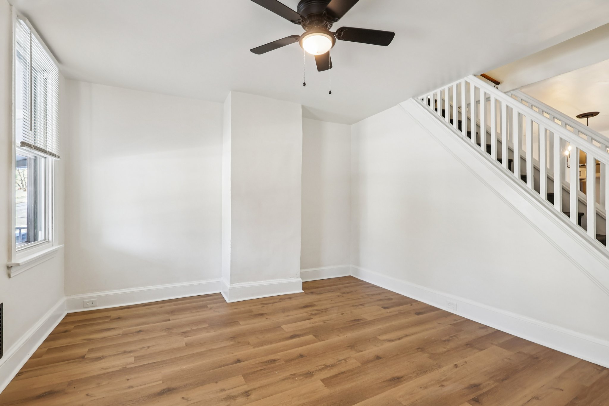 Woodside Ave-S2101-008.jpg