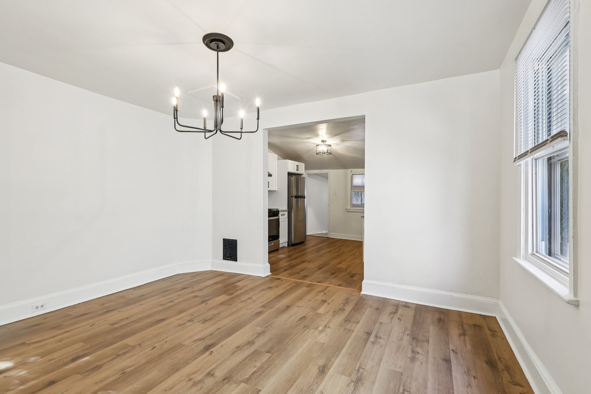 Woodside Ave-S2101-010.jpg