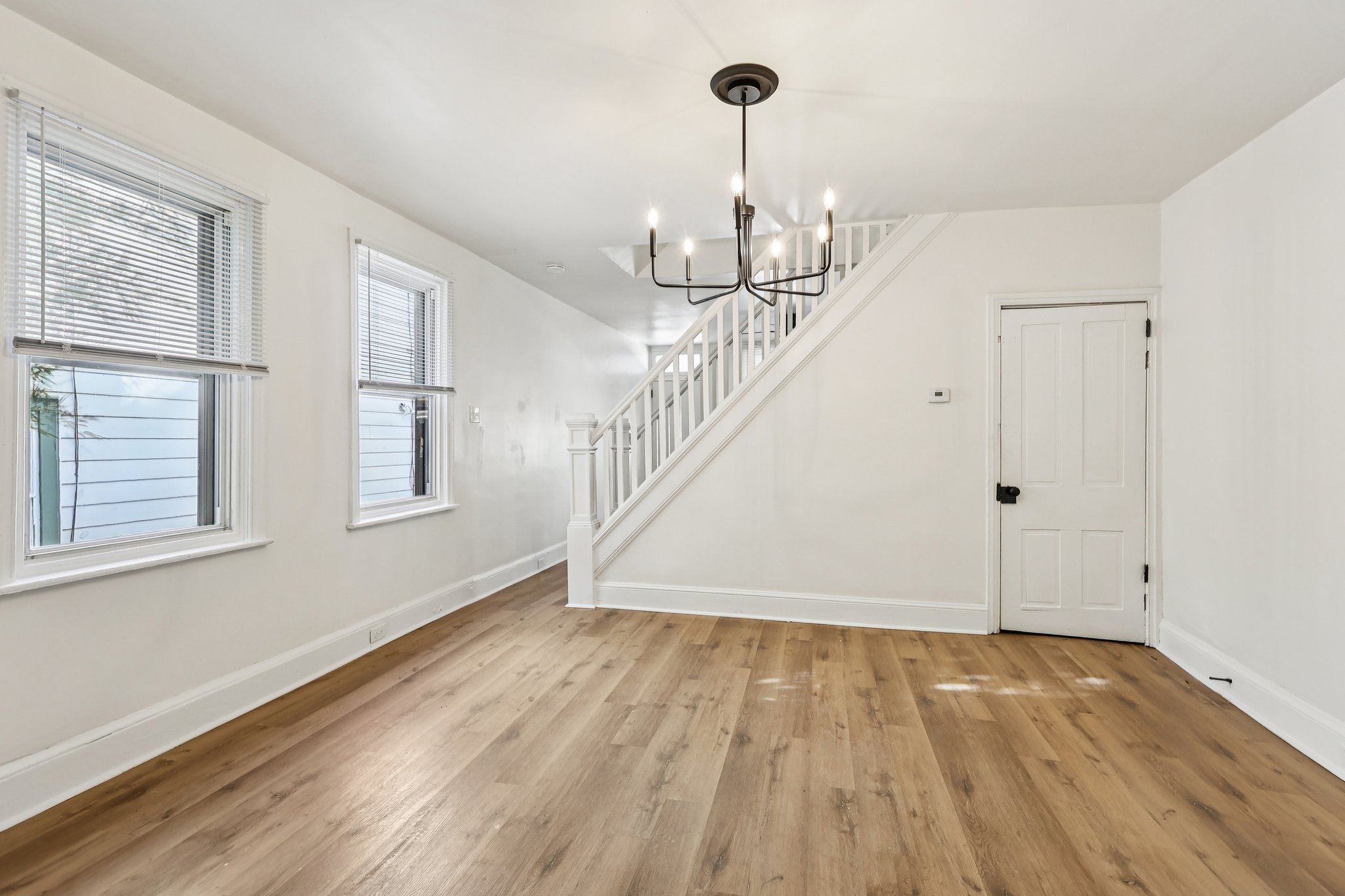 Woodside Ave-S2101-011.jpg