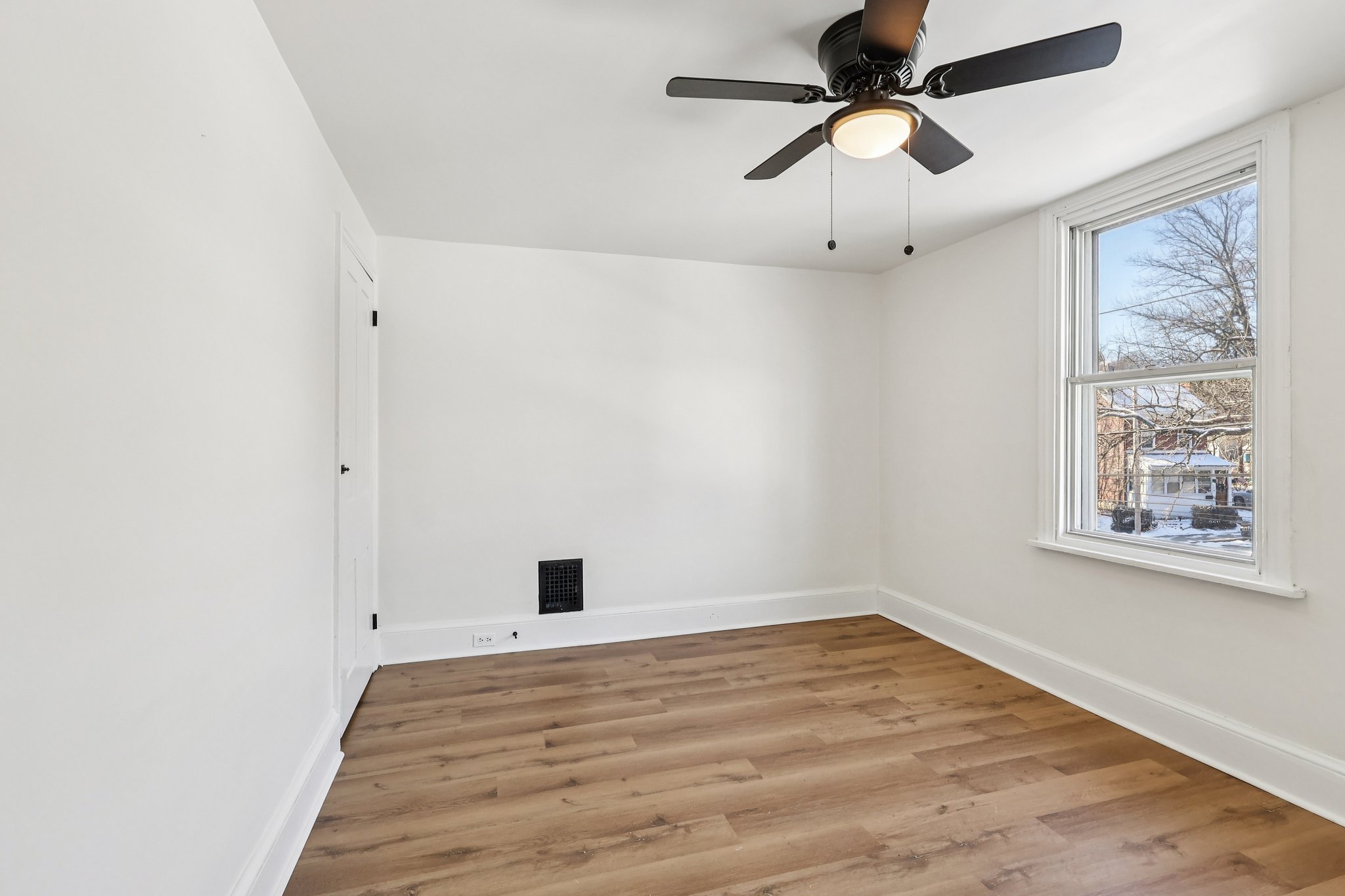 Woodside Ave-S2101-023.jpg