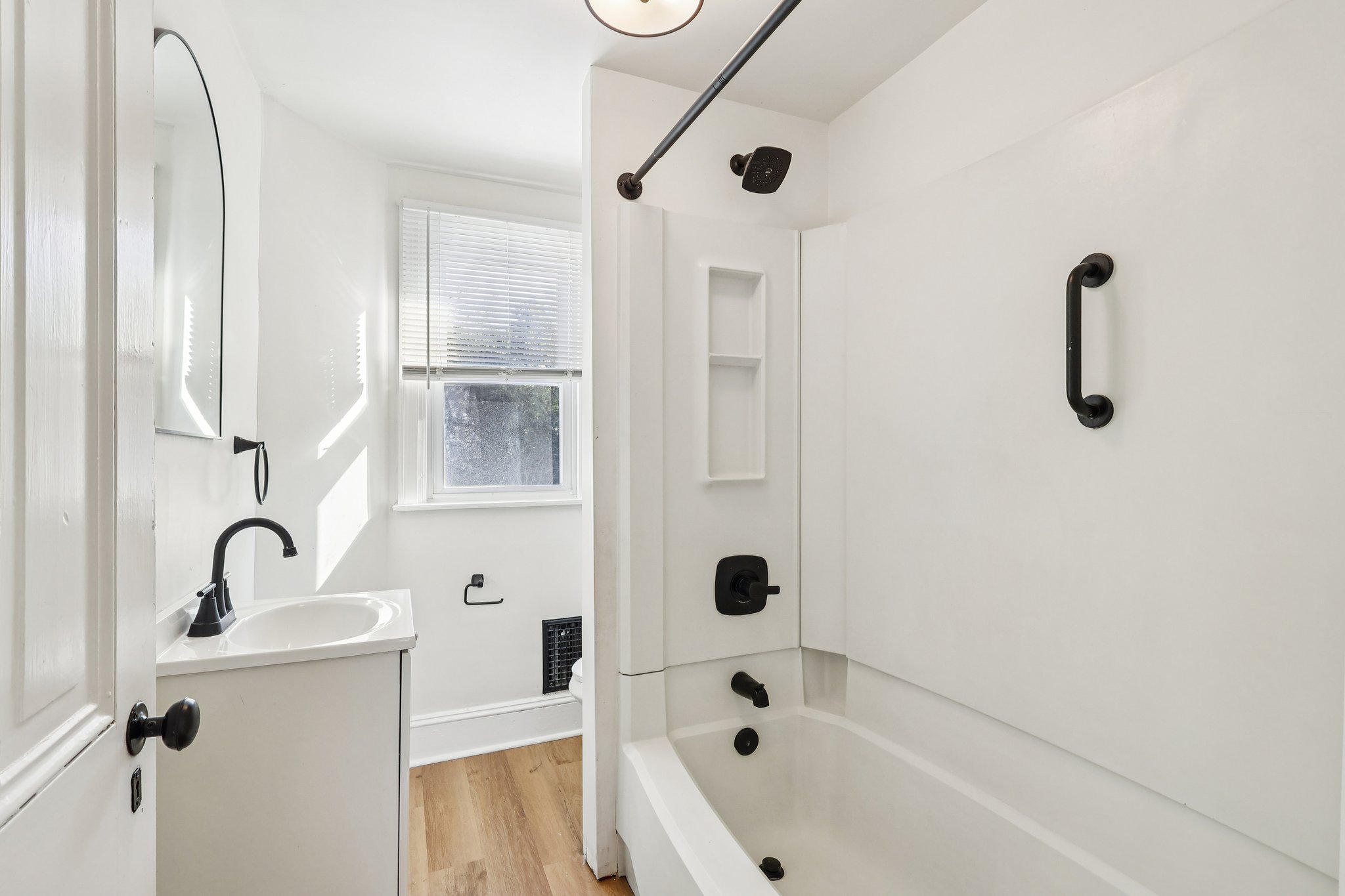 Woodside Ave-S2101-025.jpg