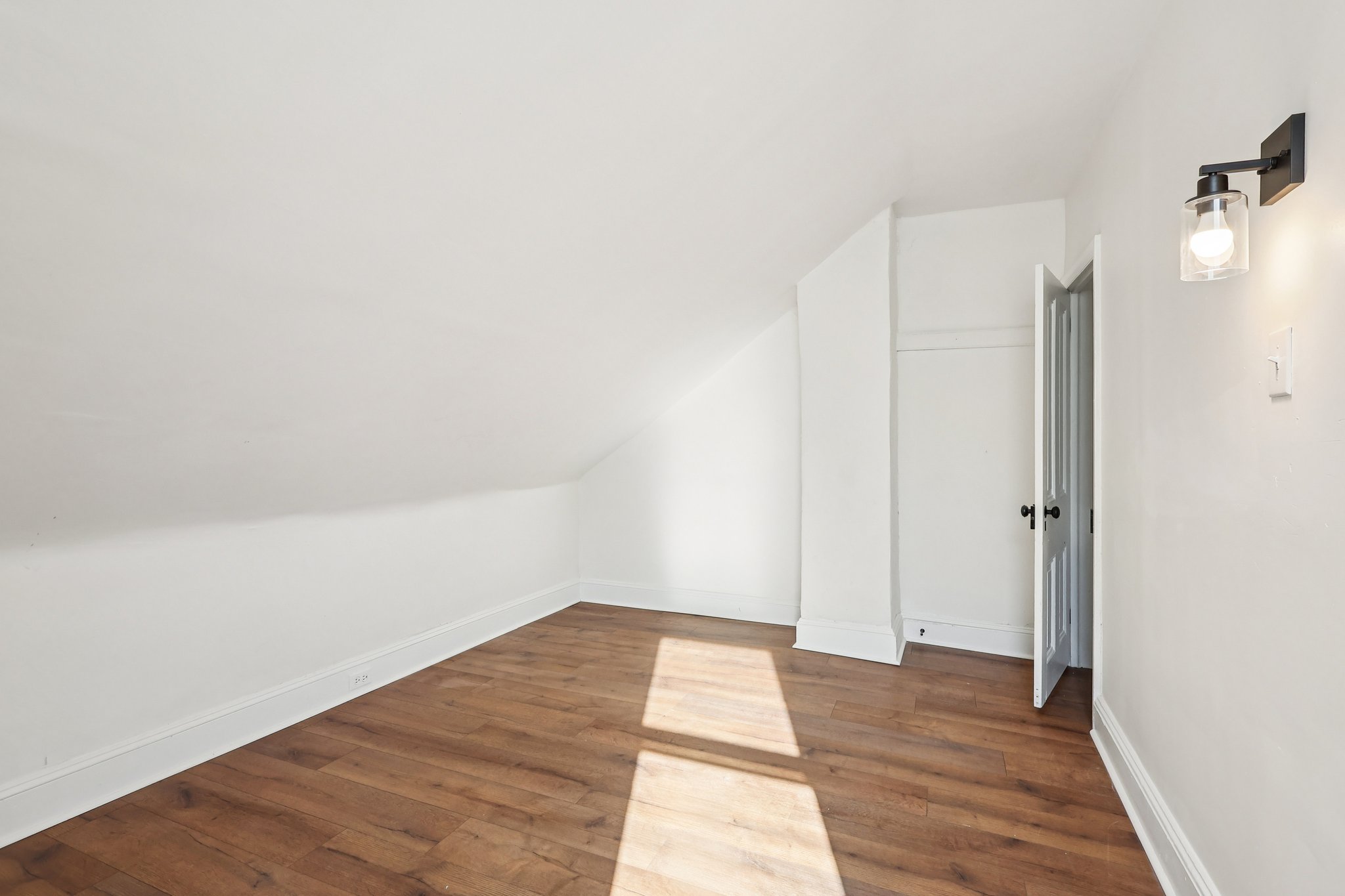 Woodside Ave-S2101-028.jpg