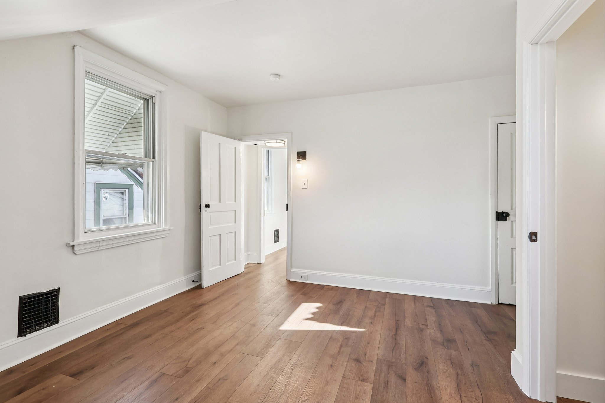 Woodside Ave-S2101-032.jpg